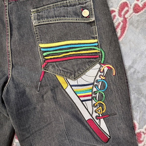 Vintage Y2K COOGI Gray Baggy Embroidered Sneakers Colour Lined Design Jorts - Picture 4 of 8